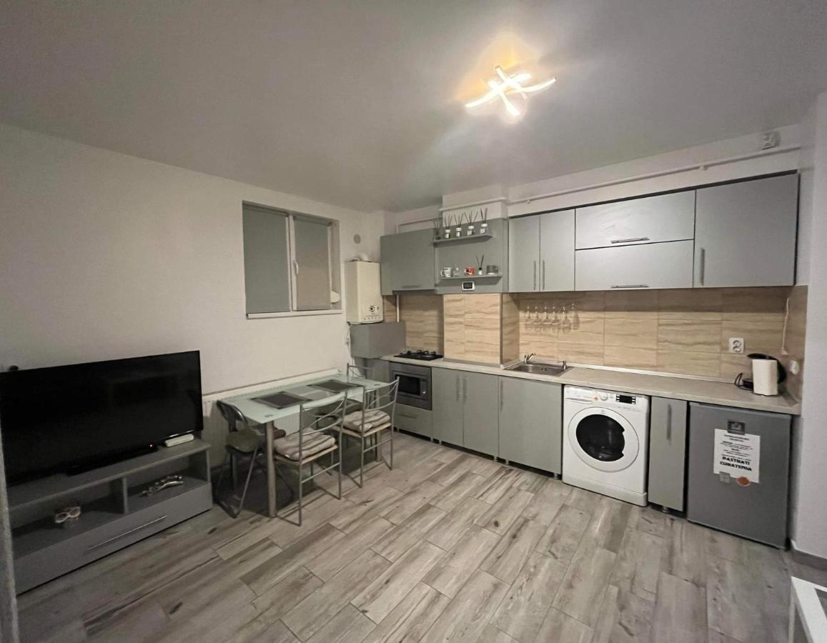 Modern & Elegant Apartament Craiova Buitenkant foto