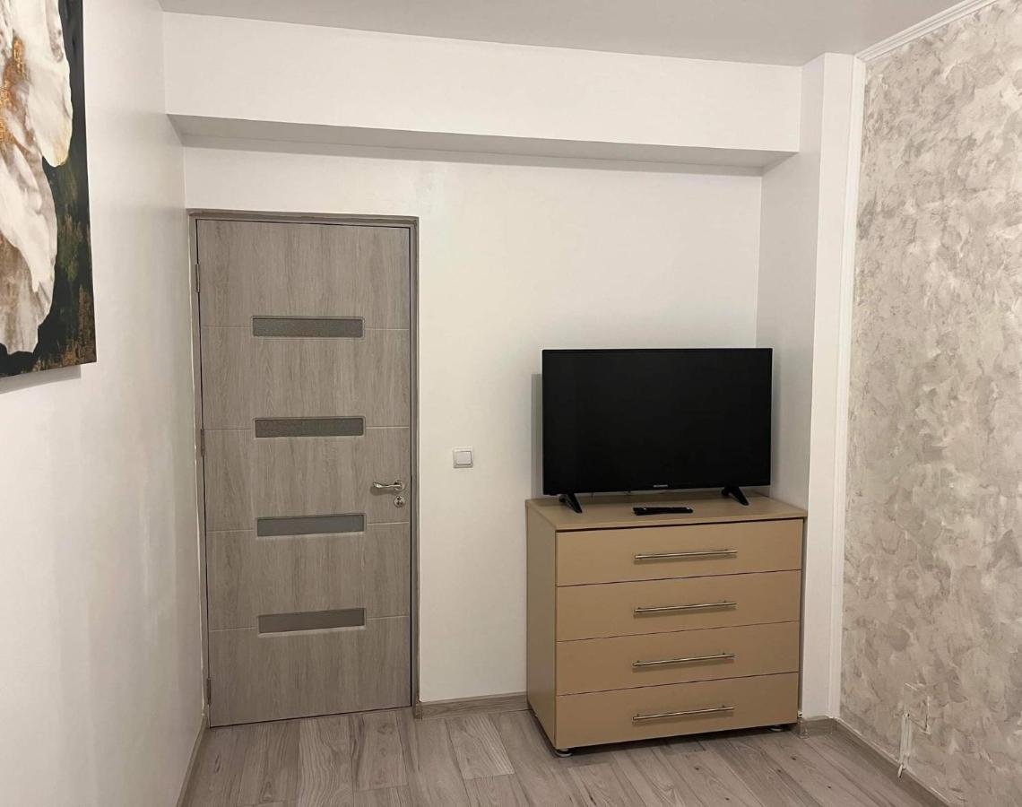Modern & Elegant Apartament Craiova Buitenkant foto