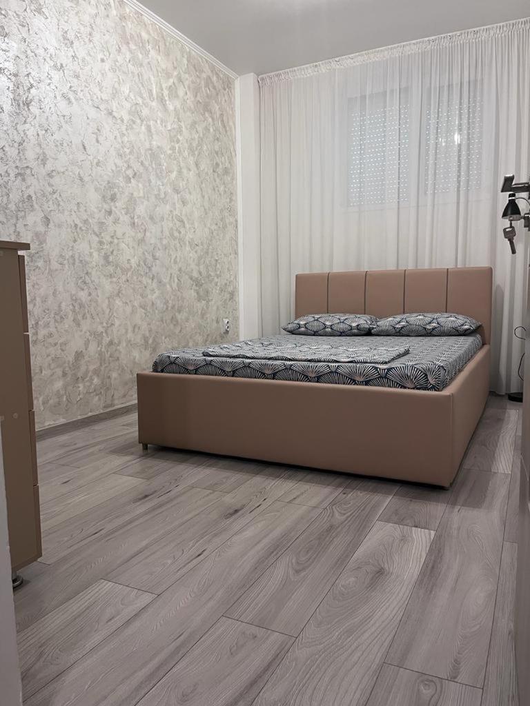 Modern & Elegant Apartament Craiova Buitenkant foto